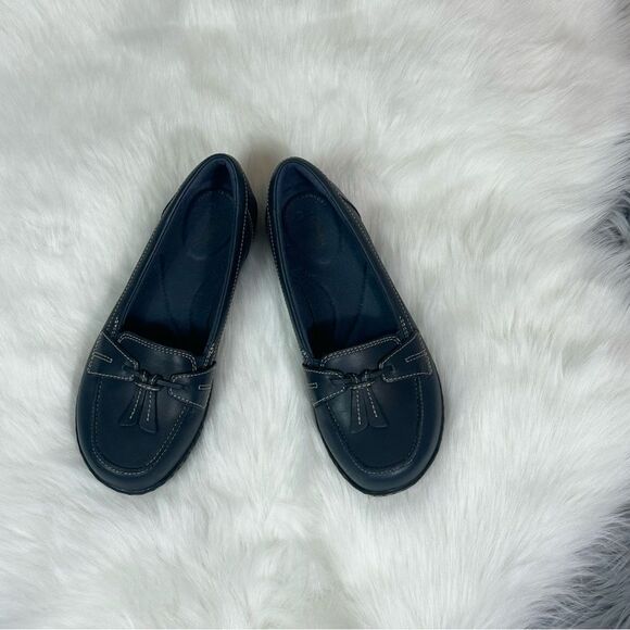 Clarks Black Loafers with Tassel Detail - Picture 3 of 9